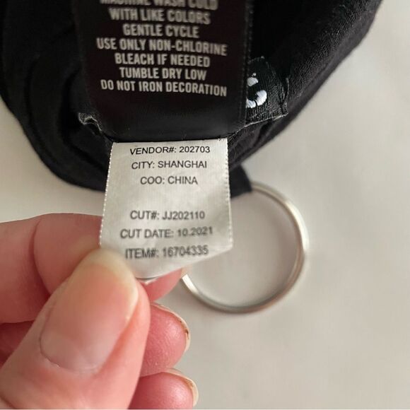 HOT Topic Woodland O-Ring Boxy Crop T-Shirt Black - Picture 6 of 7